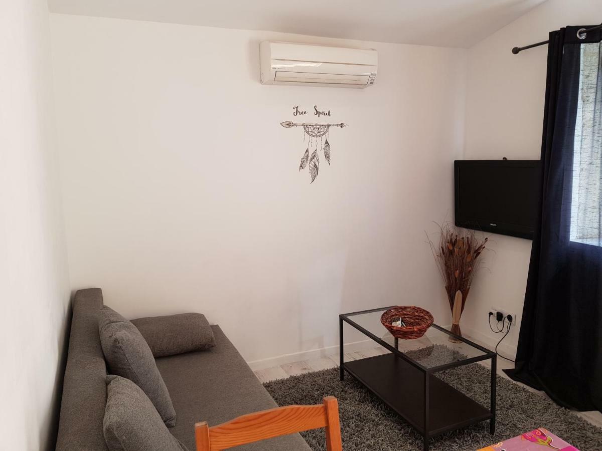 Chemin De La Carquette Apartment Meynes Exterior photo